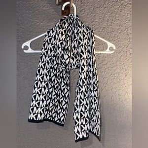 🖤🤍Michael Kors Scarf 🖤🤍